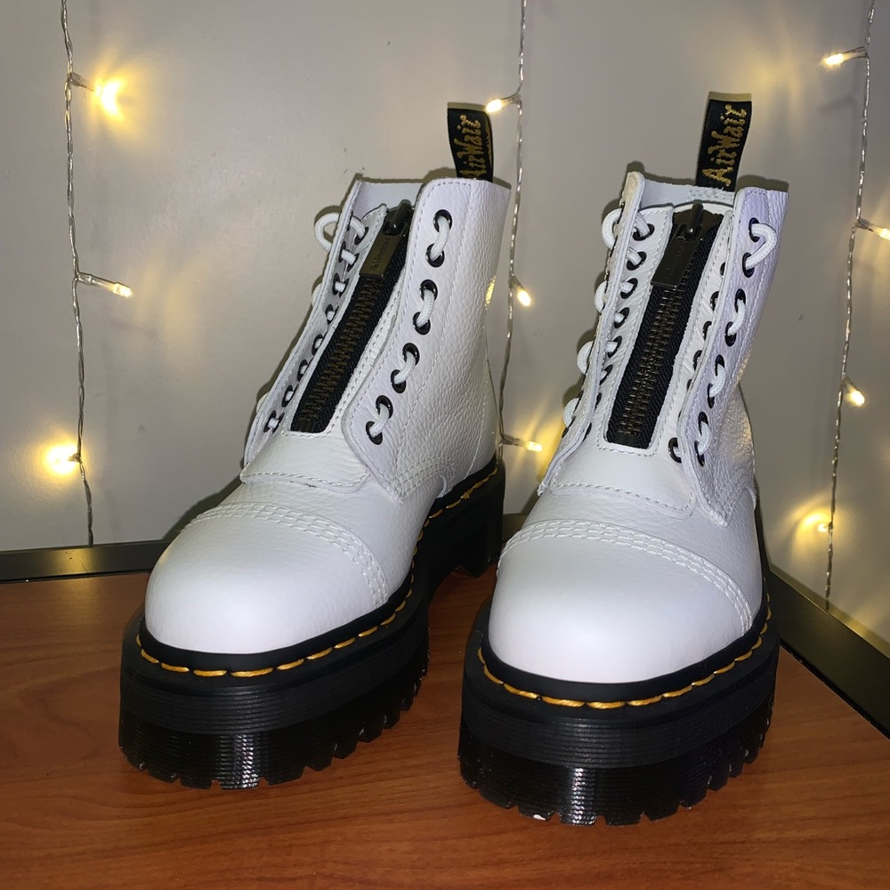 BRAND NEW Dr. Marten Boots (Sinclair Women’s leather platform boots)